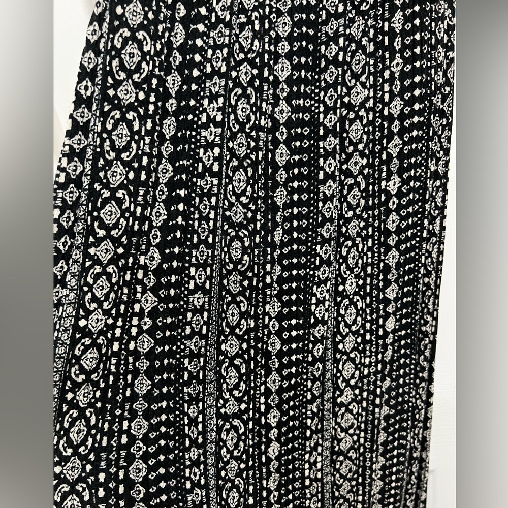 LONG SLEEVE OPEN BACK MAXI DRESS - Picture 3 of 4
